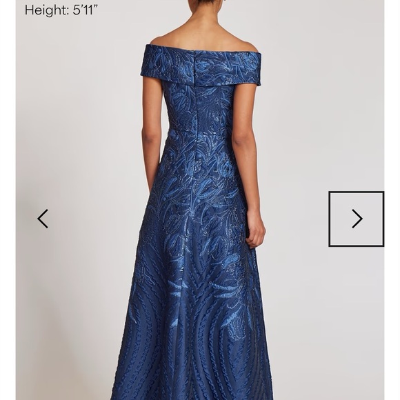 Elegant Navy Blue Evening Gown - Picture 4 of 6